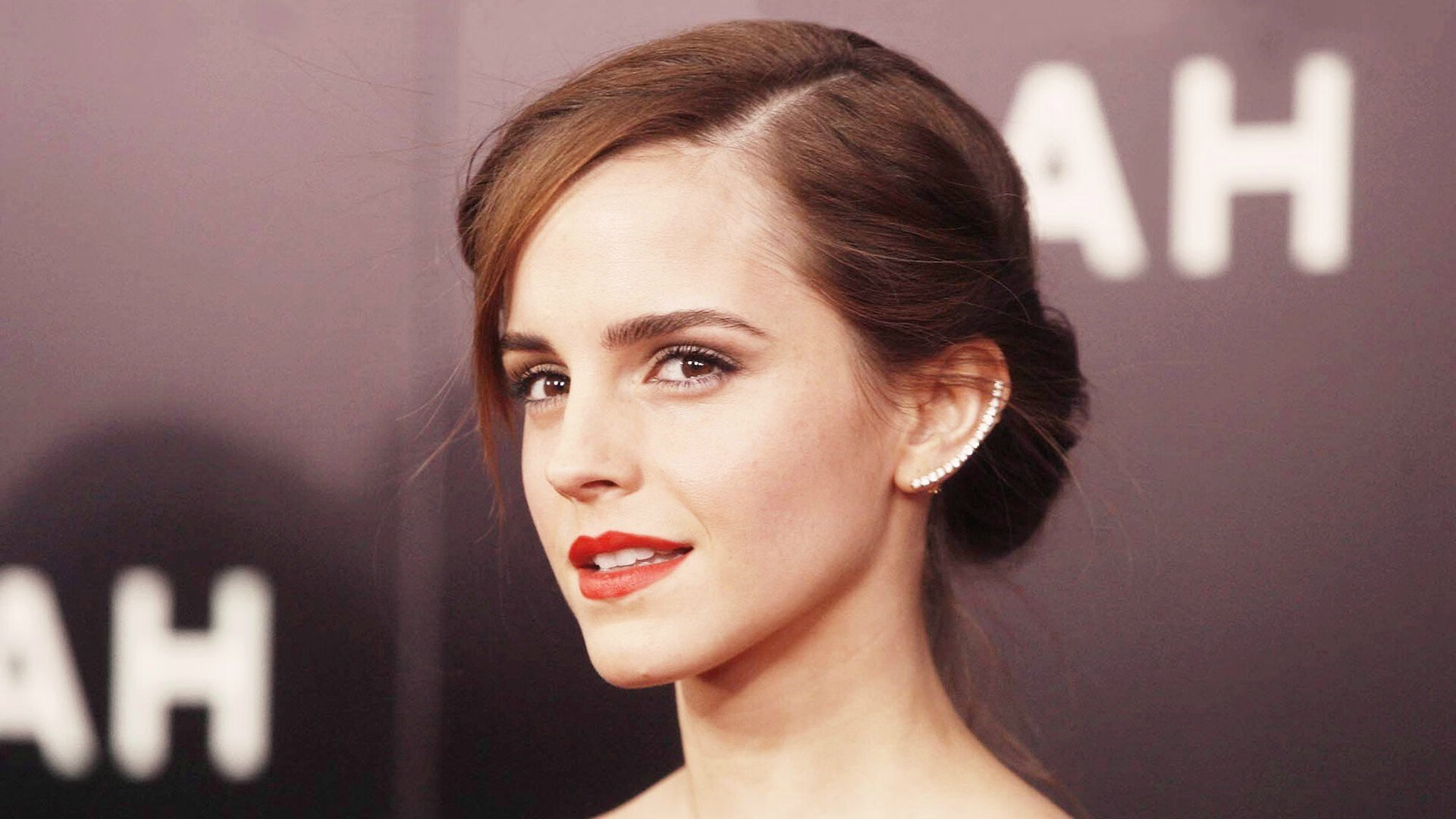 皇马在西班牙超级杯决赛中4-1战胜巴萨，夺得冠军，皇马vs西班牙人视频直播