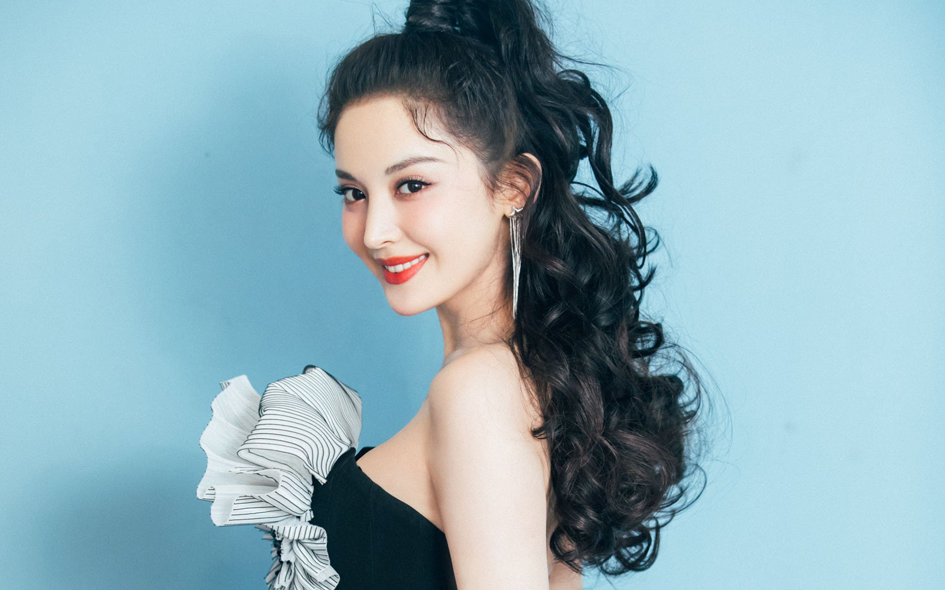 麦考的防守站位精准，成为全黑队取胜的秘密武器，麦考4连冠